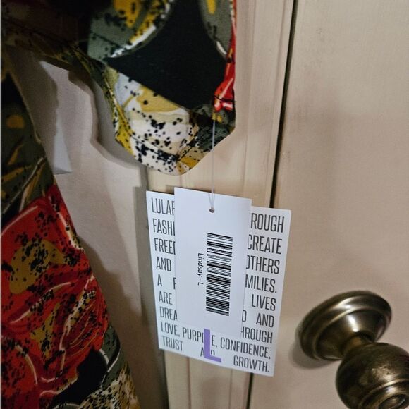 #431 LuLaRoe “Lindsay” Cover Up - Picture 6 of 6